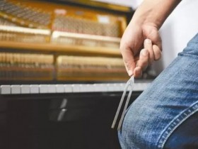 揭秘钢琴调律师 找回“走失”音符