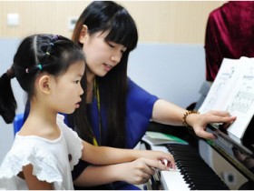 心中有问题,如何找钢琴老师谈谈?