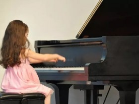 让孩子学钢琴值不值?